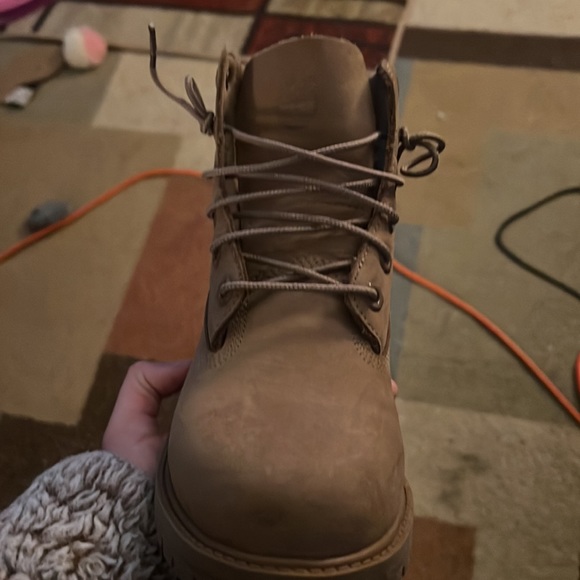 Beige timberlands , perfect condition - Picture 2 of 3